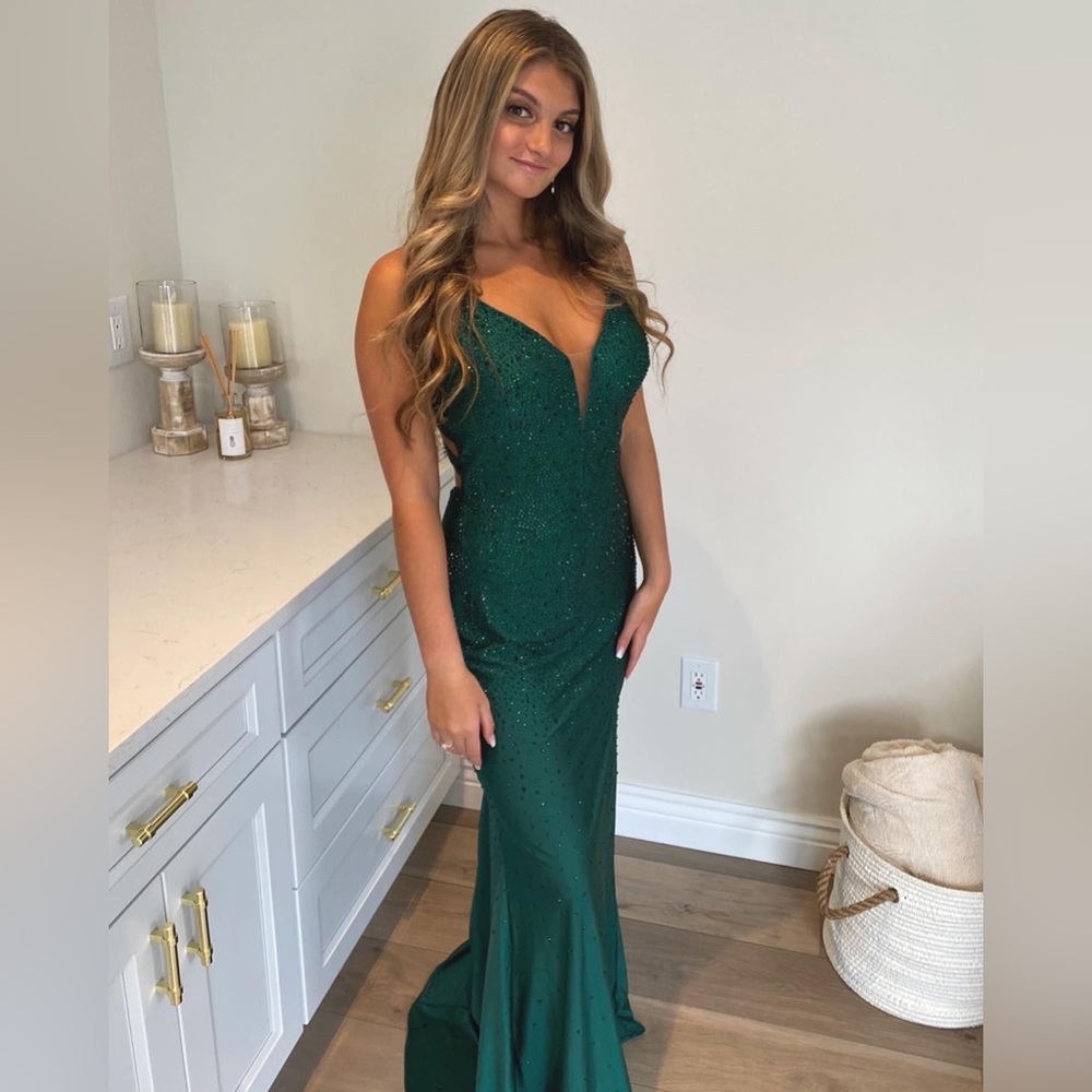 SELLING USED PROM DRESS. Only wore once